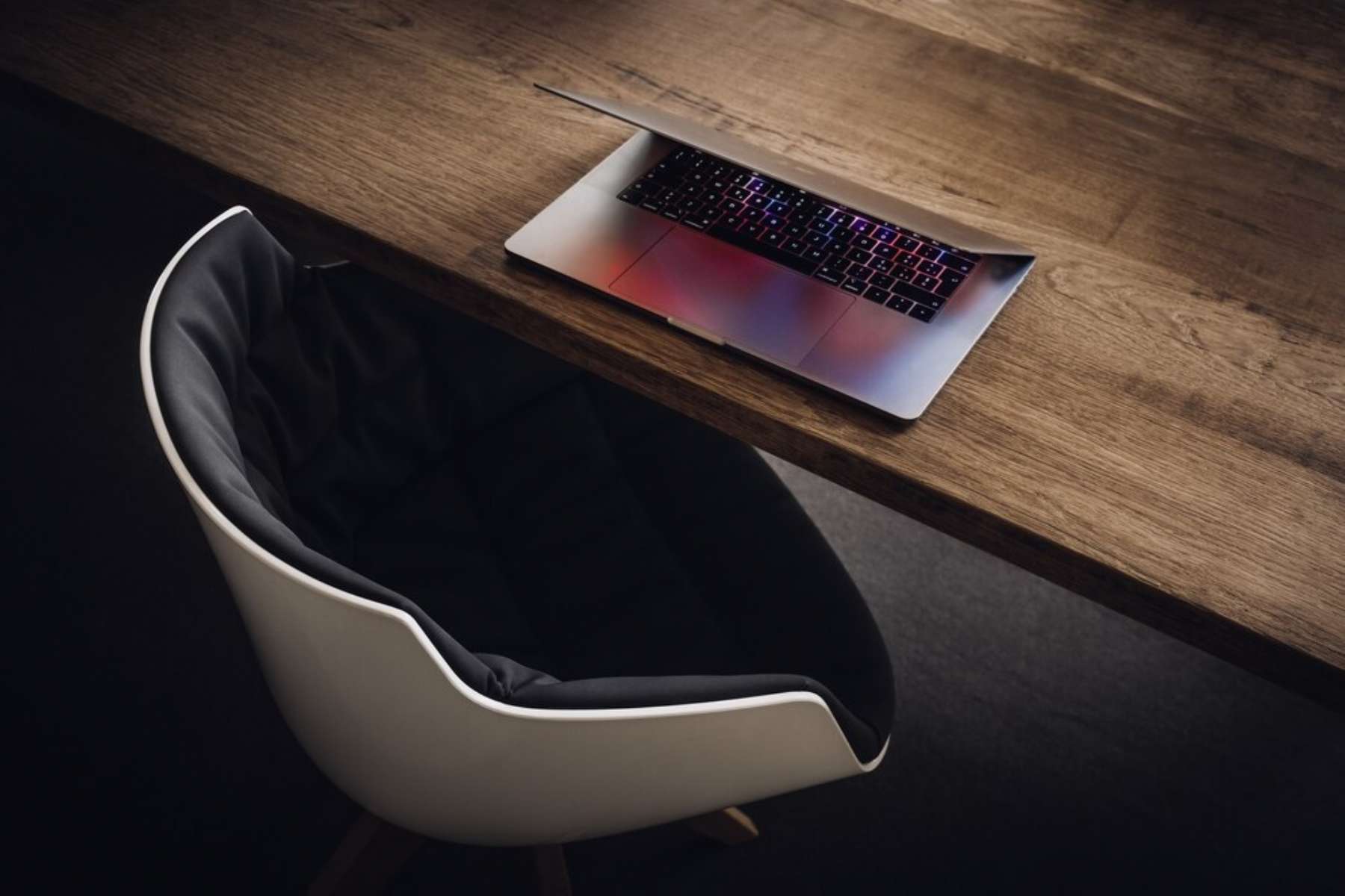Mveis para Home Office em Estdios: Produtividade e Estilo em Espaos Pequenos