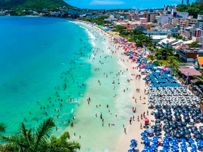 PRAIA de Bombas em Bombinhas SC 🤩