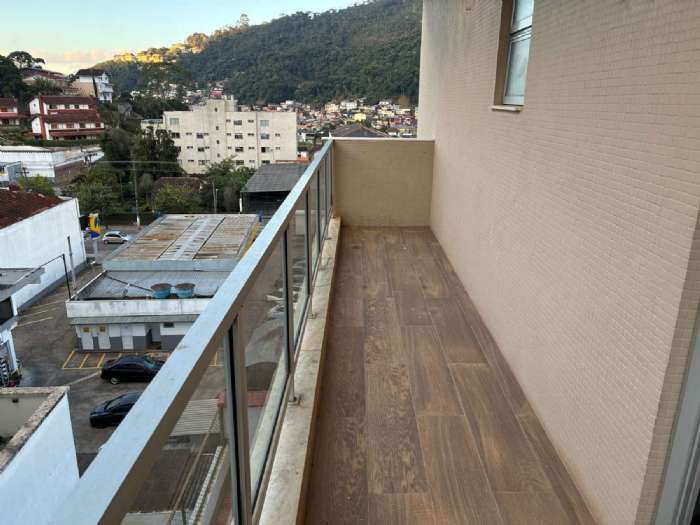 Apartamento Excelente Reformado 2 Quartos-Alto- Teres�polis-RJ
