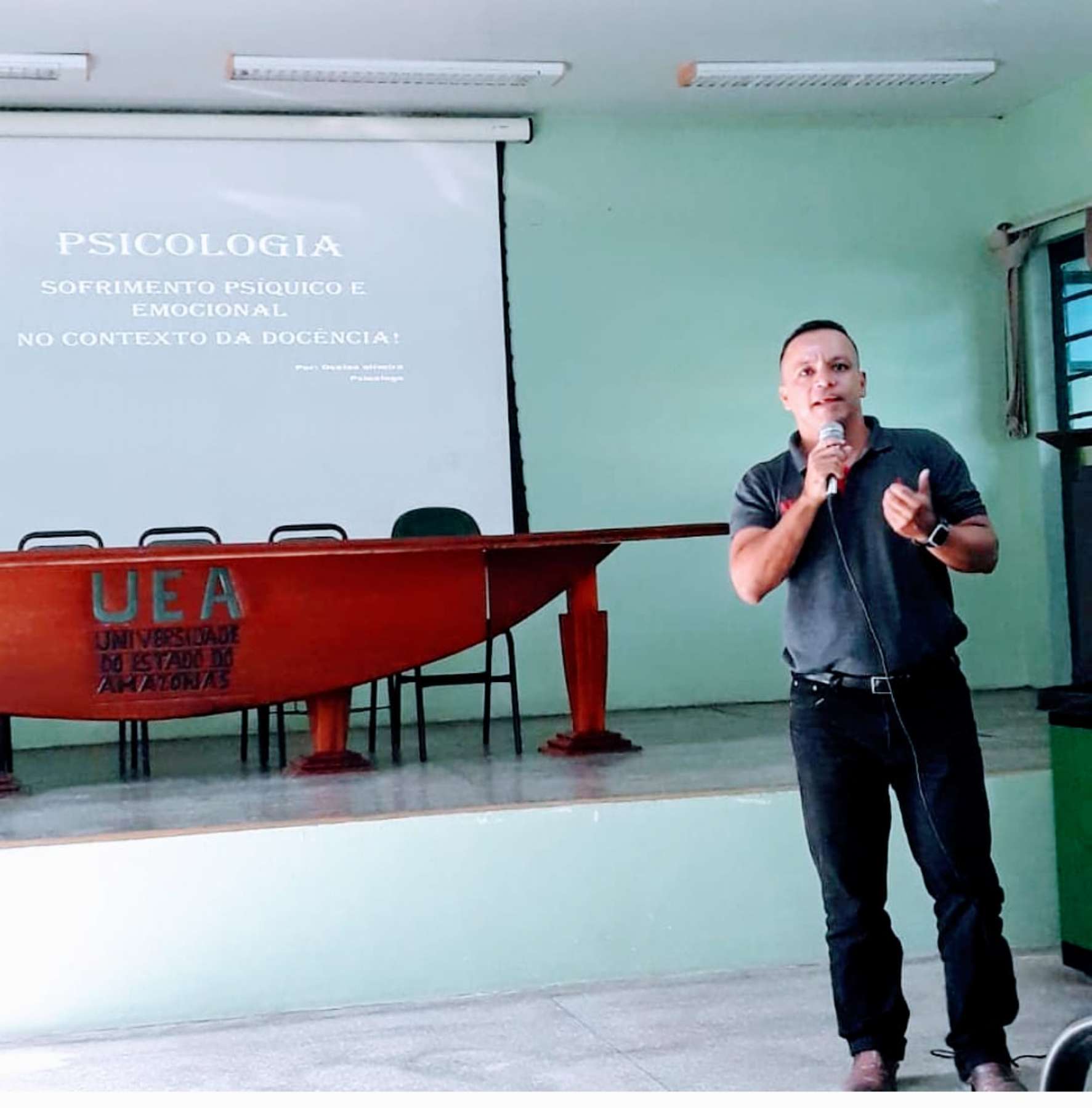 Conhe�a um pouco sobre mim  Os�ias Souza de Oliveira